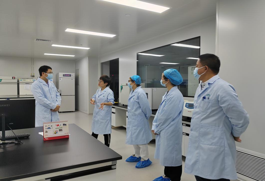 携手谋发展 融合创双赢——管理学院与广州迪安医学检验实验室举办校企合作挂牌仪式